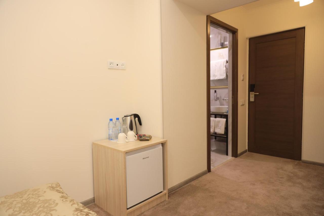 Delin Hotel And Tours Jerevan Exteriör bild