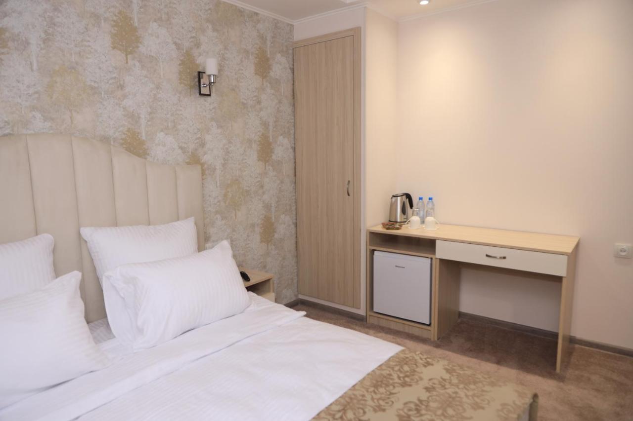 Delin Hotel And Tours Jerevan Exteriör bild