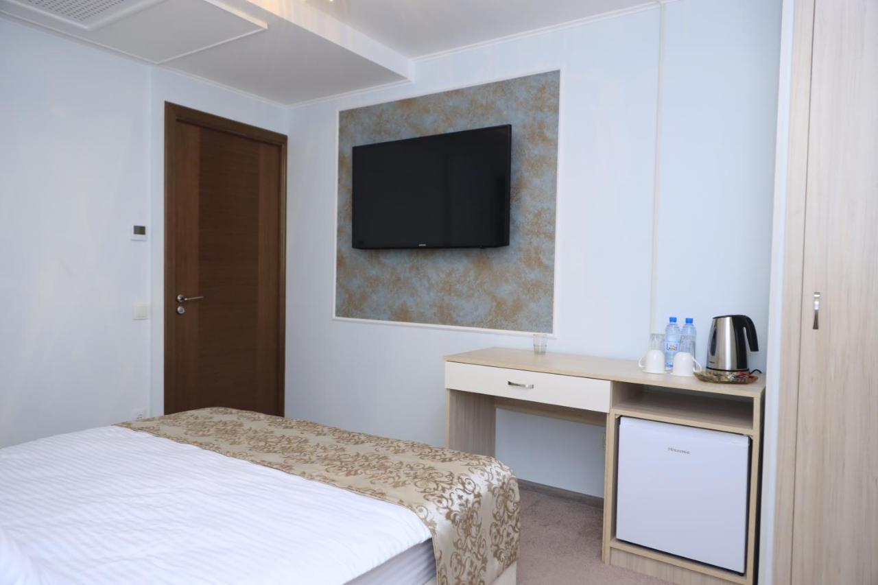 Delin Hotel And Tours Jerevan Exteriör bild