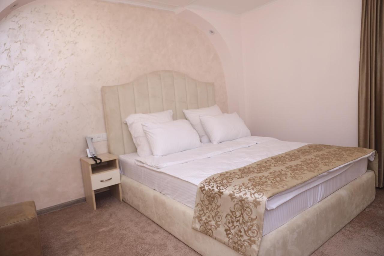 Delin Hotel And Tours Jerevan Exteriör bild