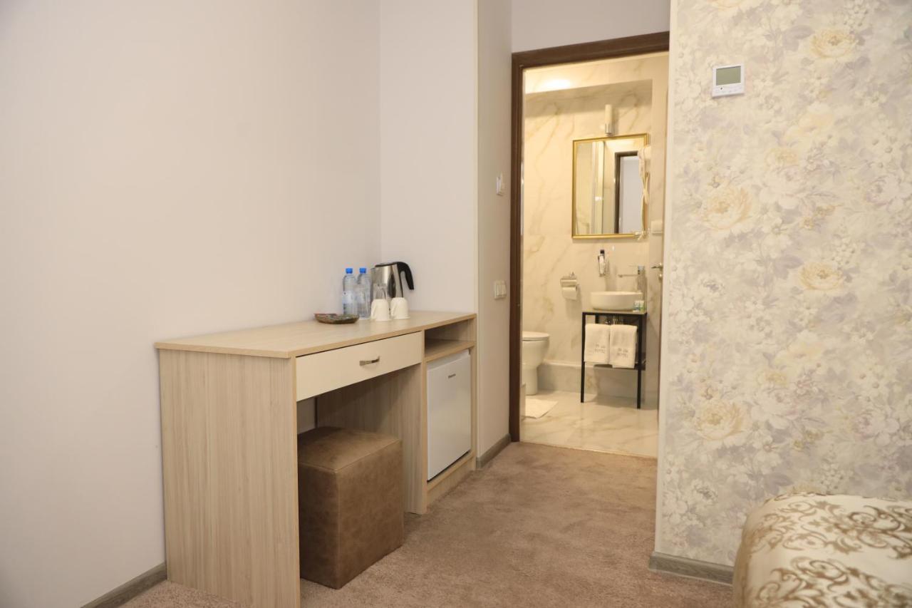 Delin Hotel And Tours Jerevan Exteriör bild