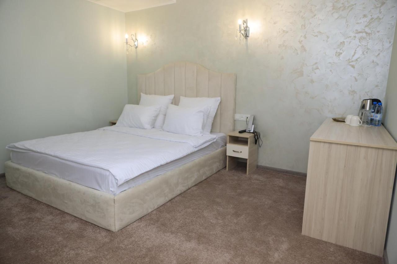 Delin Hotel And Tours Jerevan Exteriör bild