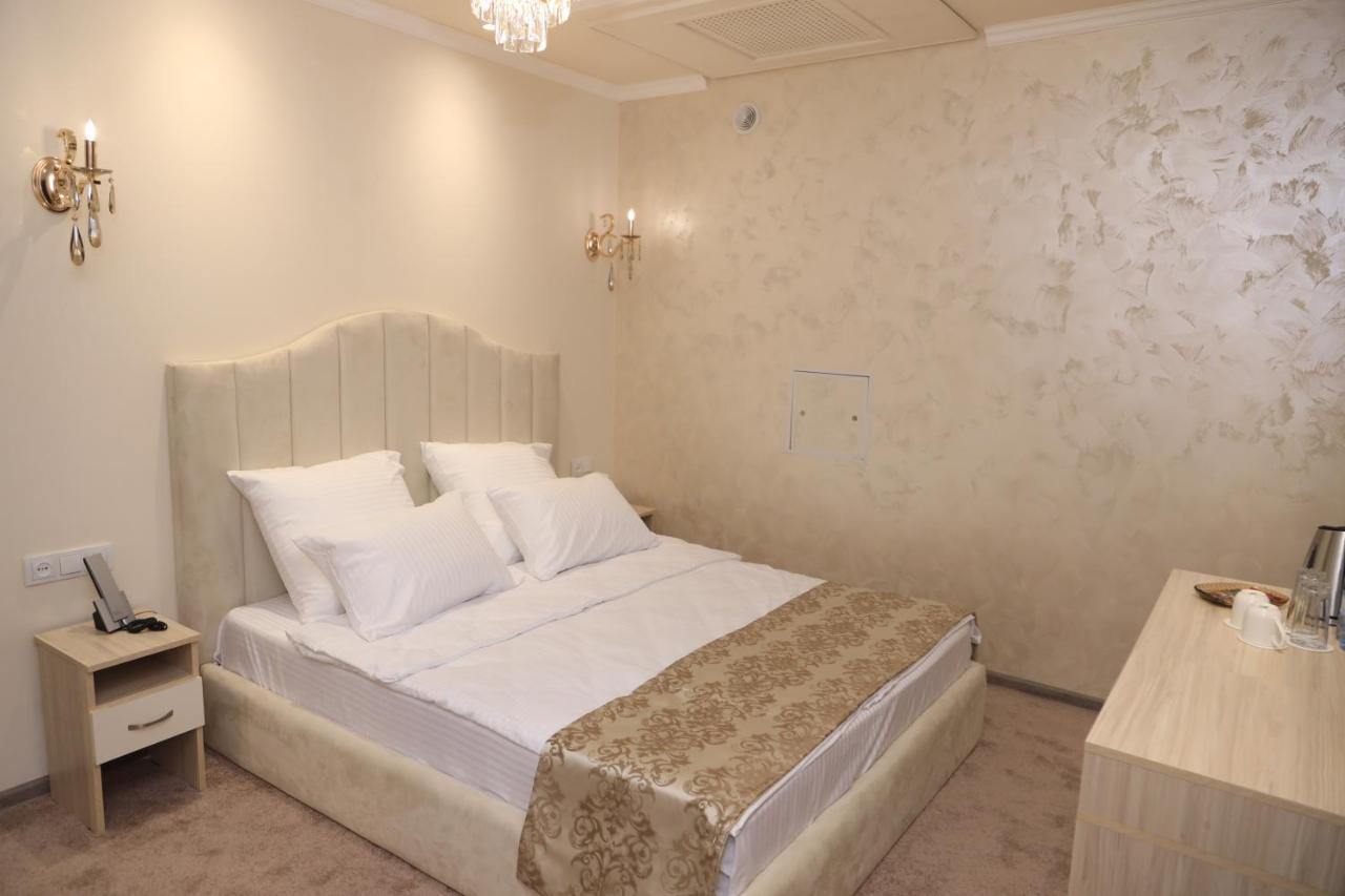 Delin Hotel And Tours Jerevan Exteriör bild