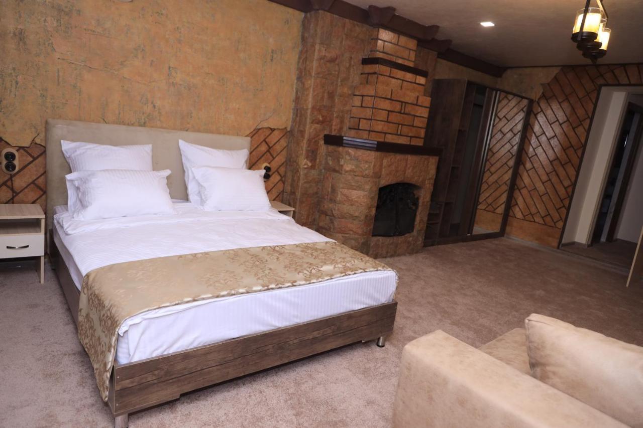 Delin Hotel And Tours Jerevan Exteriör bild