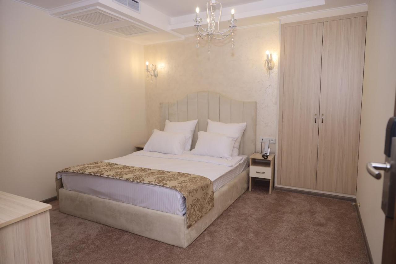 Delin Hotel And Tours Jerevan Exteriör bild