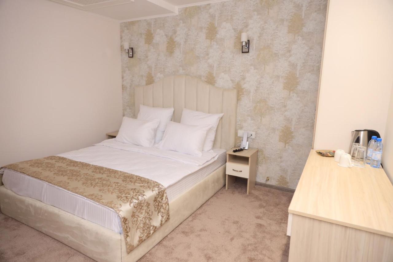 Delin Hotel And Tours Jerevan Exteriör bild