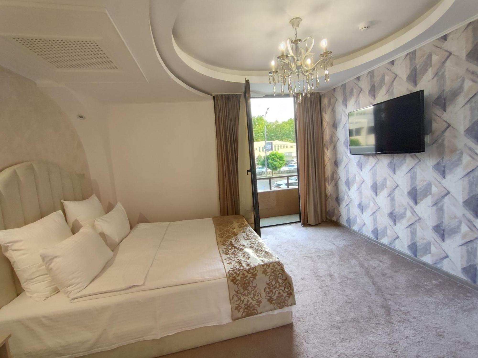 Delin Hotel And Tours Jerevan Exteriör bild