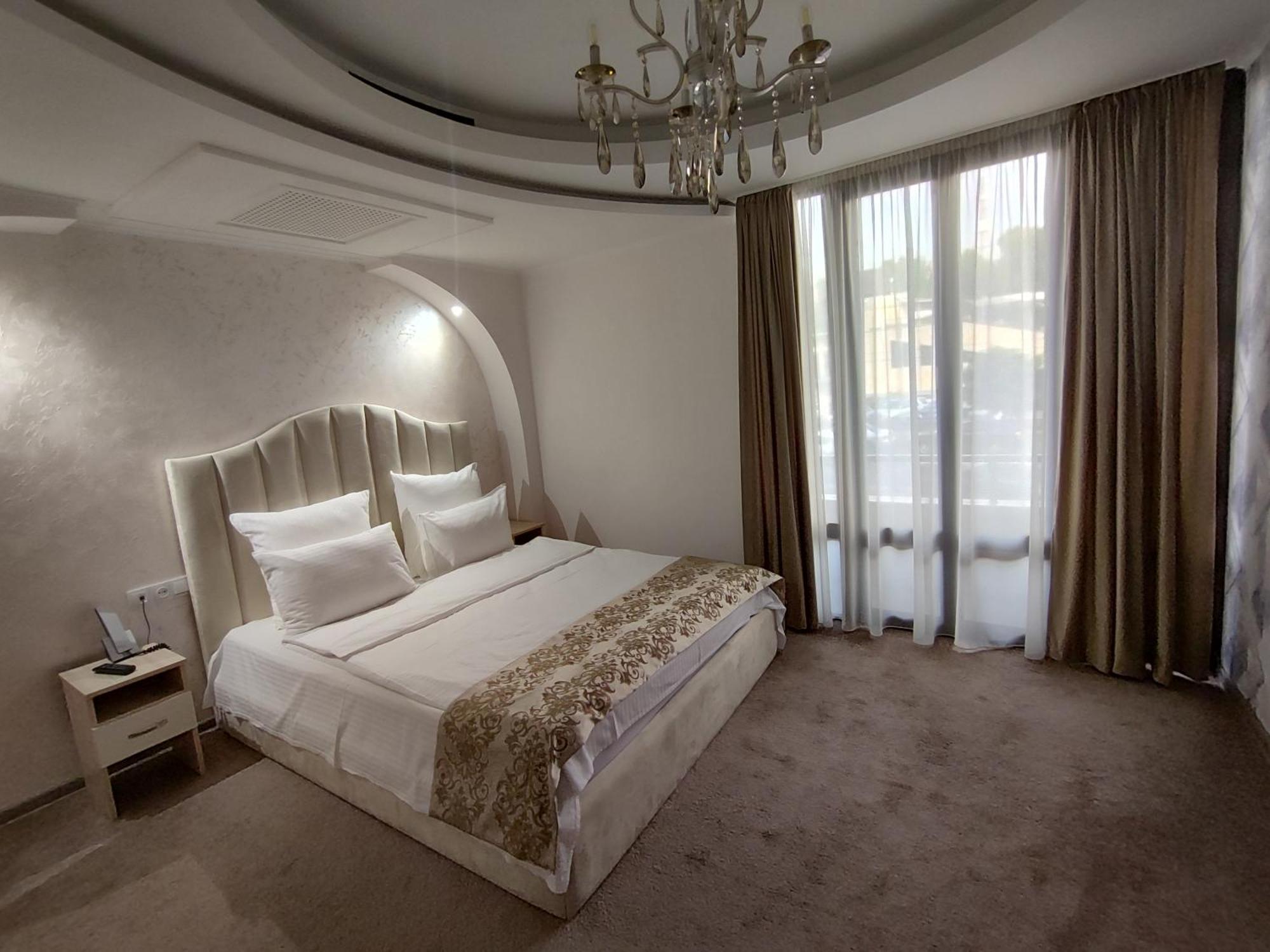 Delin Hotel And Tours Jerevan Exteriör bild