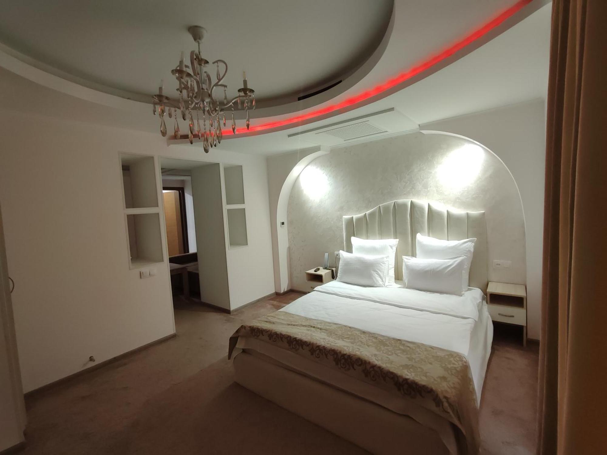 Delin Hotel And Tours Jerevan Exteriör bild