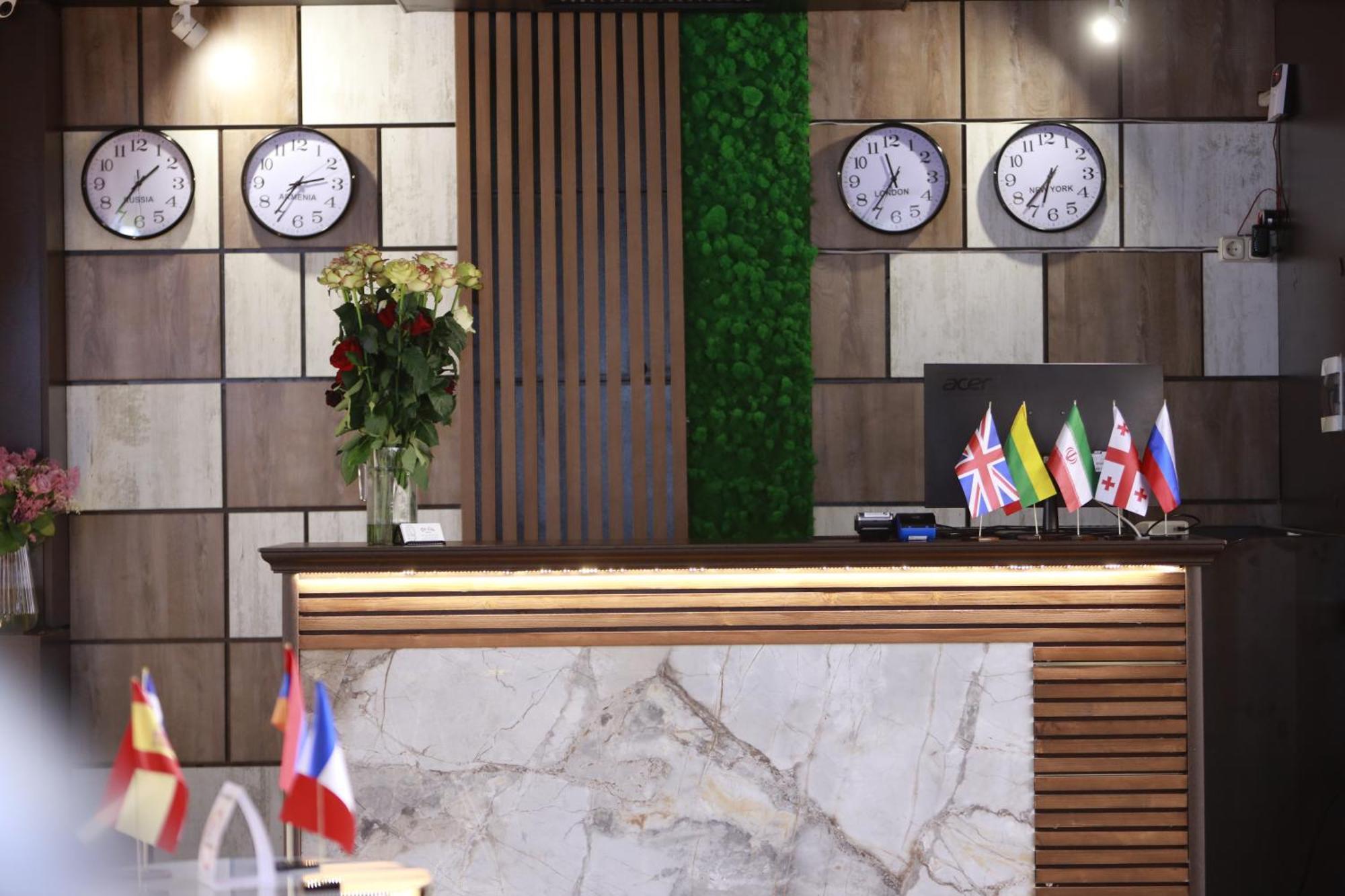 Delin Hotel And Tours Jerevan Exteriör bild