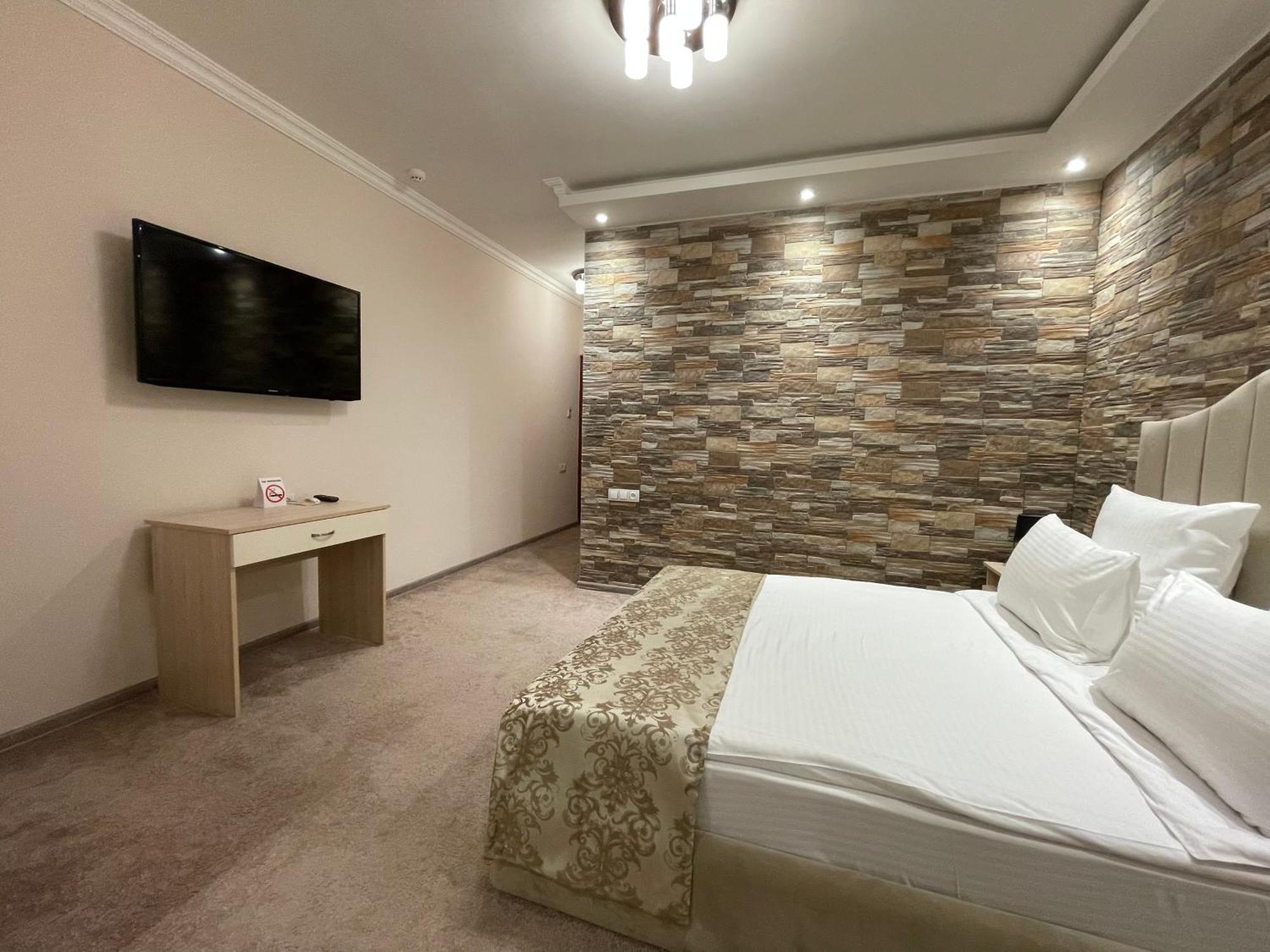 Delin Hotel And Tours Jerevan Exteriör bild